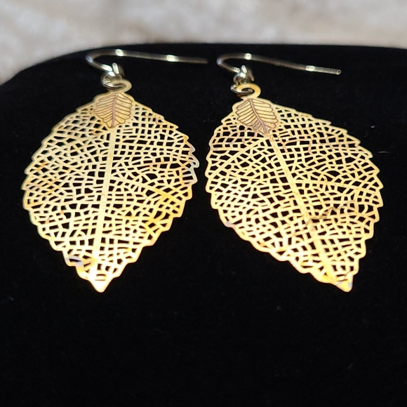 NEW Leaf Earrings Filigree Dangling Feathers Pierced Goldtone Drop Feminine Edge - Picture 5 of 7